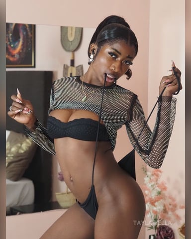 TaylaWella photo
