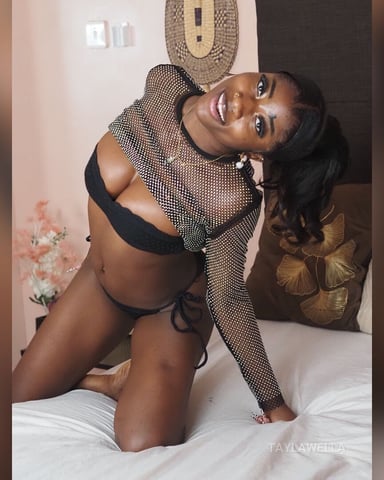 TaylaWella photo
