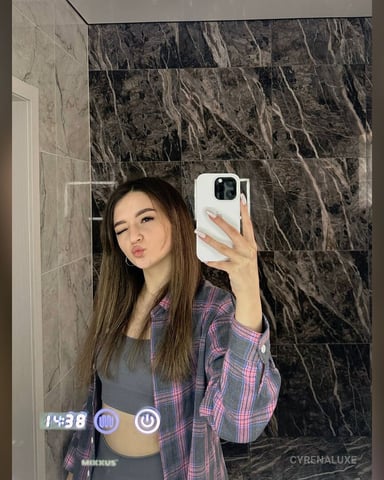CyrenaLuxe Foto
