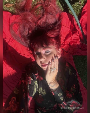 ScarletFriedman, fotografie