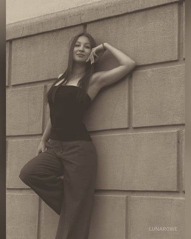 LunaRowe photo 2