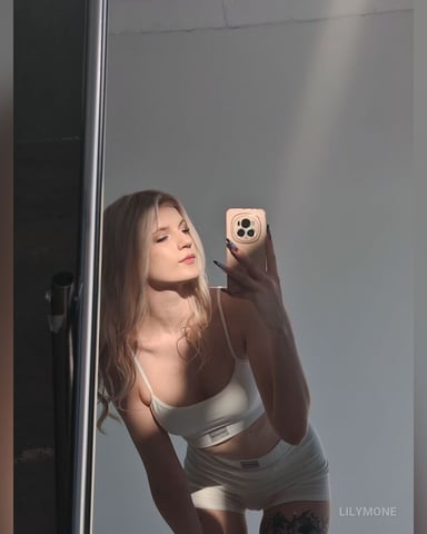 LilyMone Foto