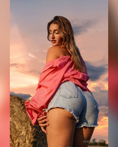 AdelinaLuuna foto