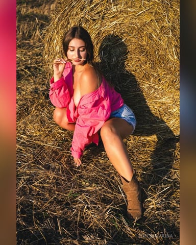 AdelinaLuuna foto