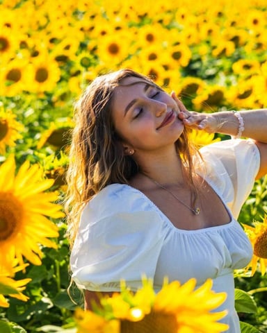AdelinaLuuna foto