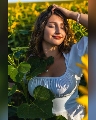 AdelinaLuuna foto
