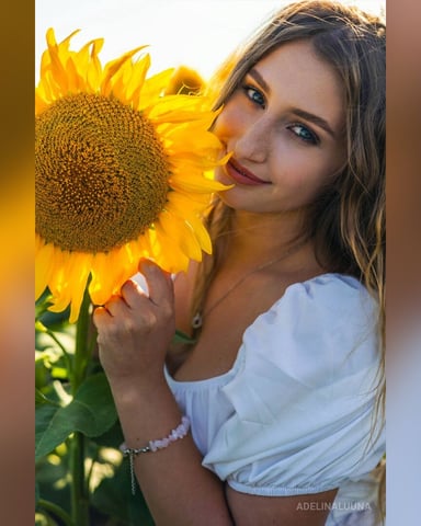 AdelinaLuuna foto