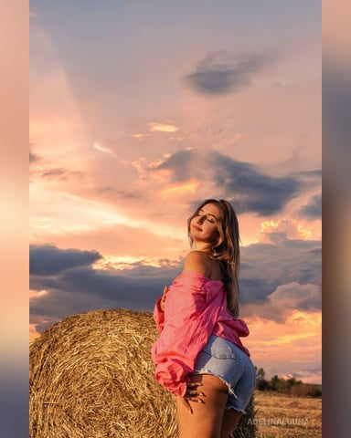 AdelinaLuuna foto