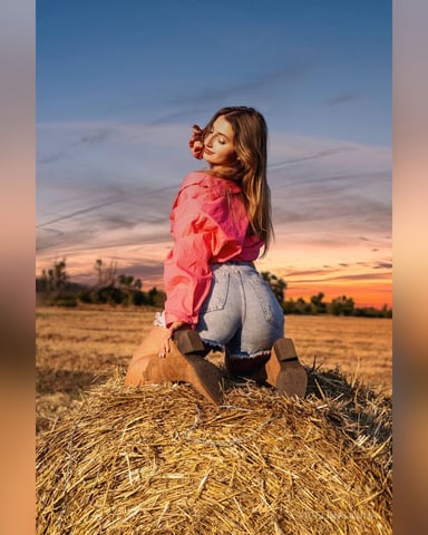 AdelinaLuuna foto