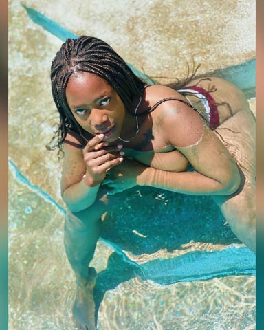 BrinahWells foto