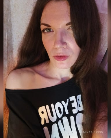 MiyaAllison foto