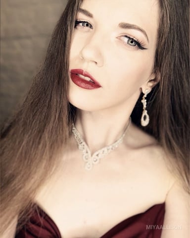 MiyaAllison foto