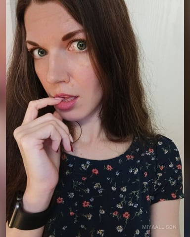 MiyaAllison foto