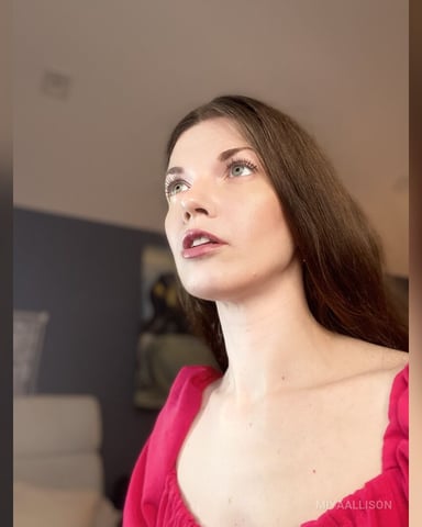 MiyaAllison foto