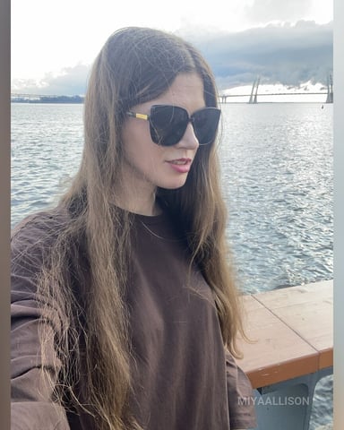 MiyaAllison foto
