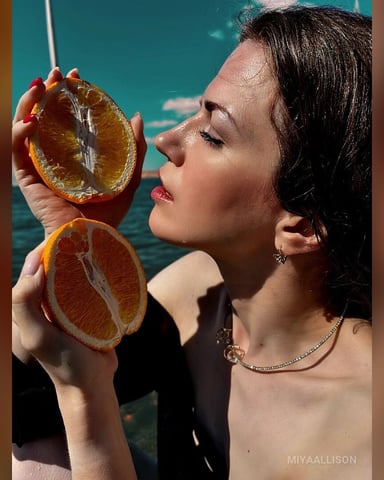 MiyaAllison foto