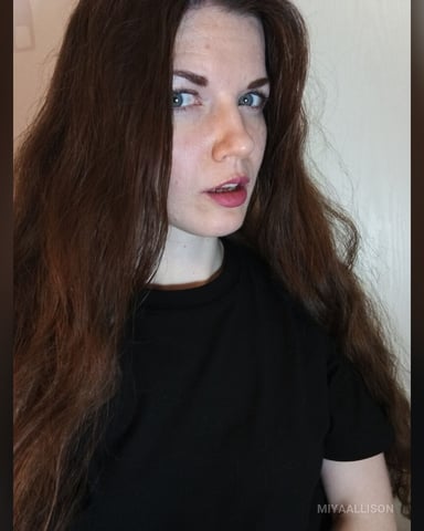 MiyaAllison foto