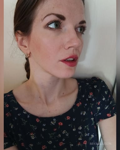 MiyaAllison foto