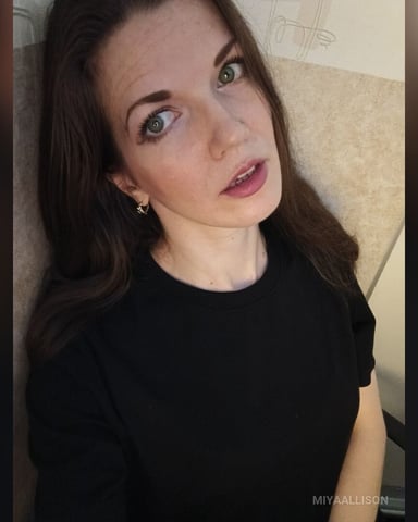 MiyaAllison foto