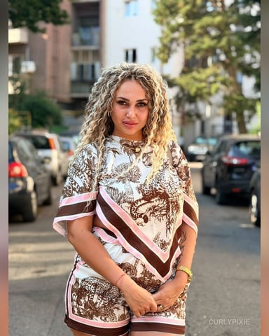 CurlyPixie Foto