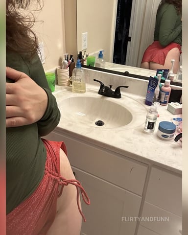 Flirtyandfunn photo