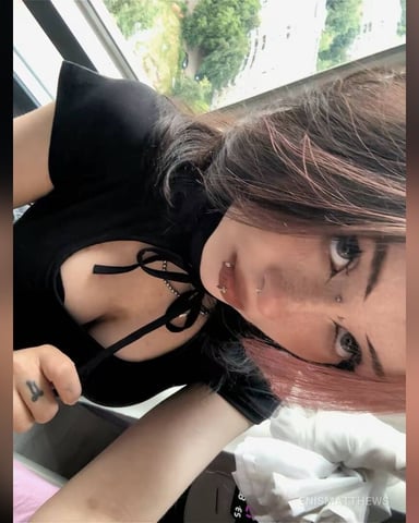 EnisMatthews foto