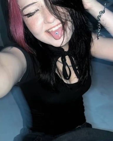 EnisMatthews foto