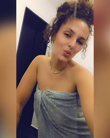 AishaApril foto