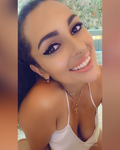 AishaApril foto