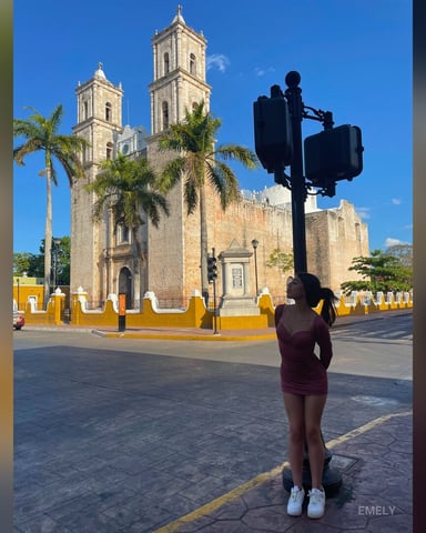 Emely foto