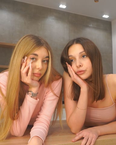 AlonaAndLucile foto