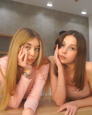 AlonaAndLucile foto