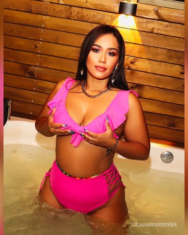 TalianaFerreyra photo