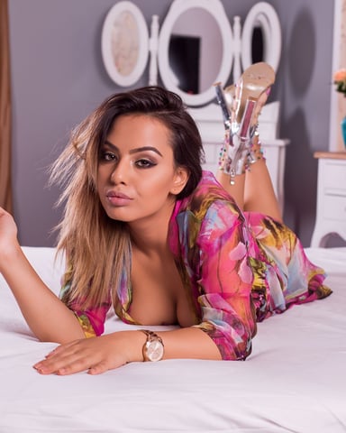 ErinAzzaro photo