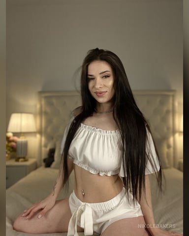NikoleBakers foto