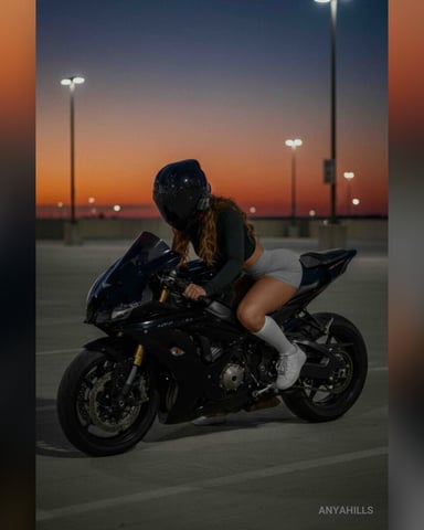 AnyaHills photo