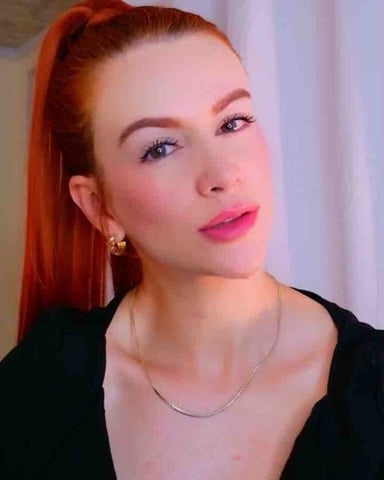 LeahRed photo