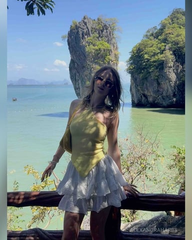 AlexandraHariis foto