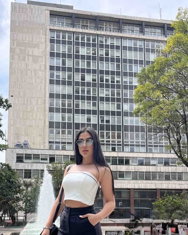LawrenHills foto