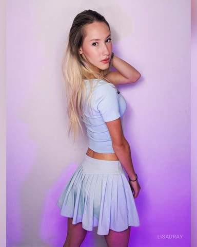 LisaDray photo 1