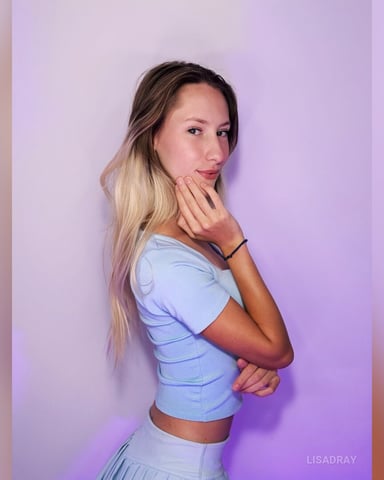 LisaDray photo 2