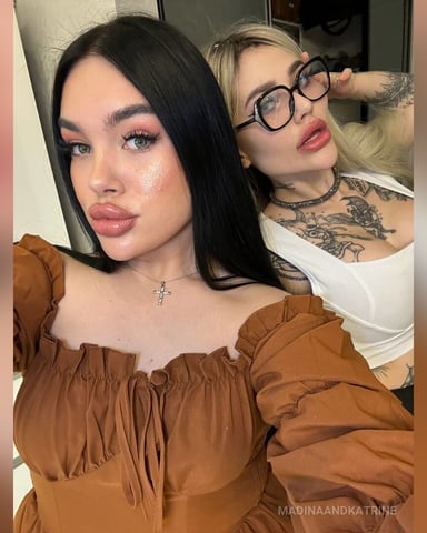 MadinaAndKatrine Foto