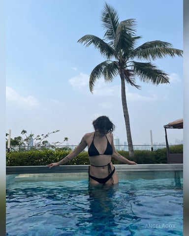 AngelaCox foto