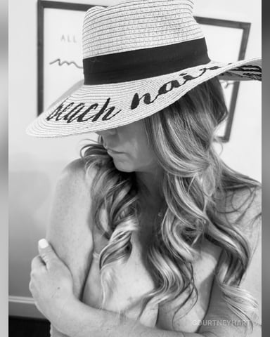 CourtneyHart photo 1