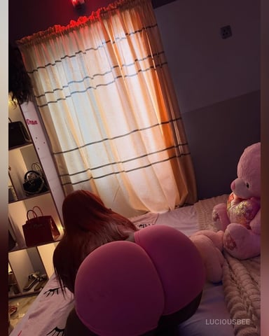 LuciousBee foto