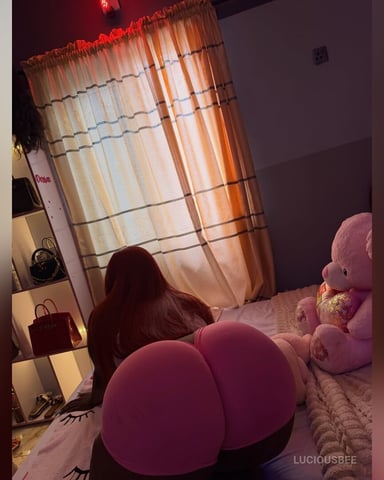 LuciousBee foto