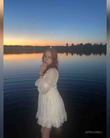 AprilOneli, fotografie