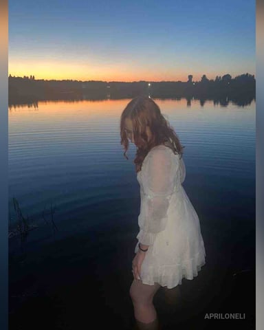 AprilOneli, fotografie