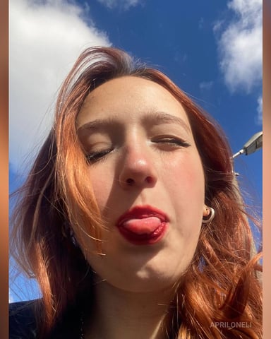 AprilOneli, fotografie