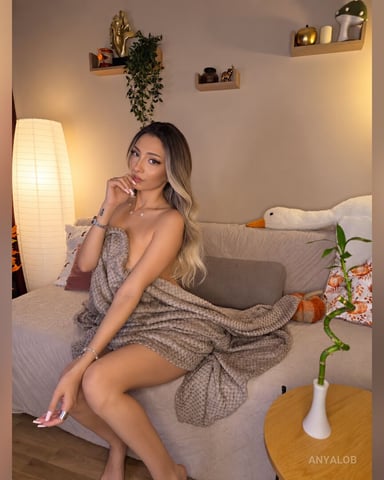 AnyaLob Foto